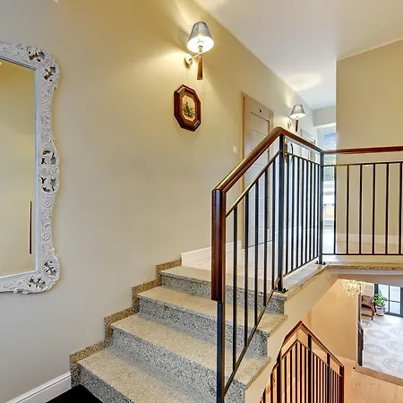 Ξενοδοχείο με διαμερίσματα 730 Art House Σόποτ