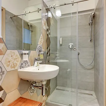 アパートホテル 730 Art House