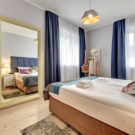 730 Art House Aparthotel 4*